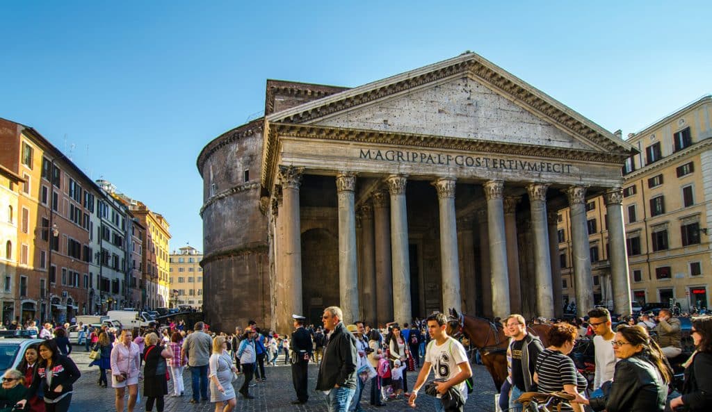 Pantheon- pohled na průčelí