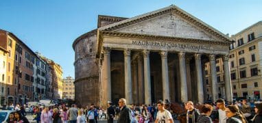 Pantheon- pohled na průčelí
