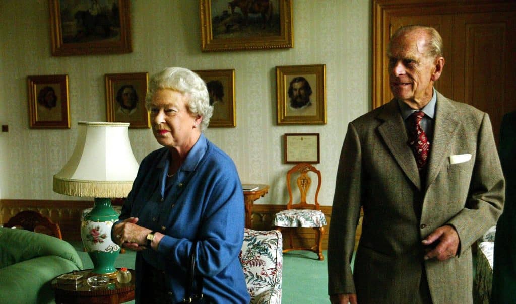 Královna Alžběta II. a její manžel princ Filip, vévoda z Edinburgu na hradě Balmoral