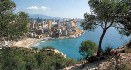 Benidorm - pohled na město přes zátoku