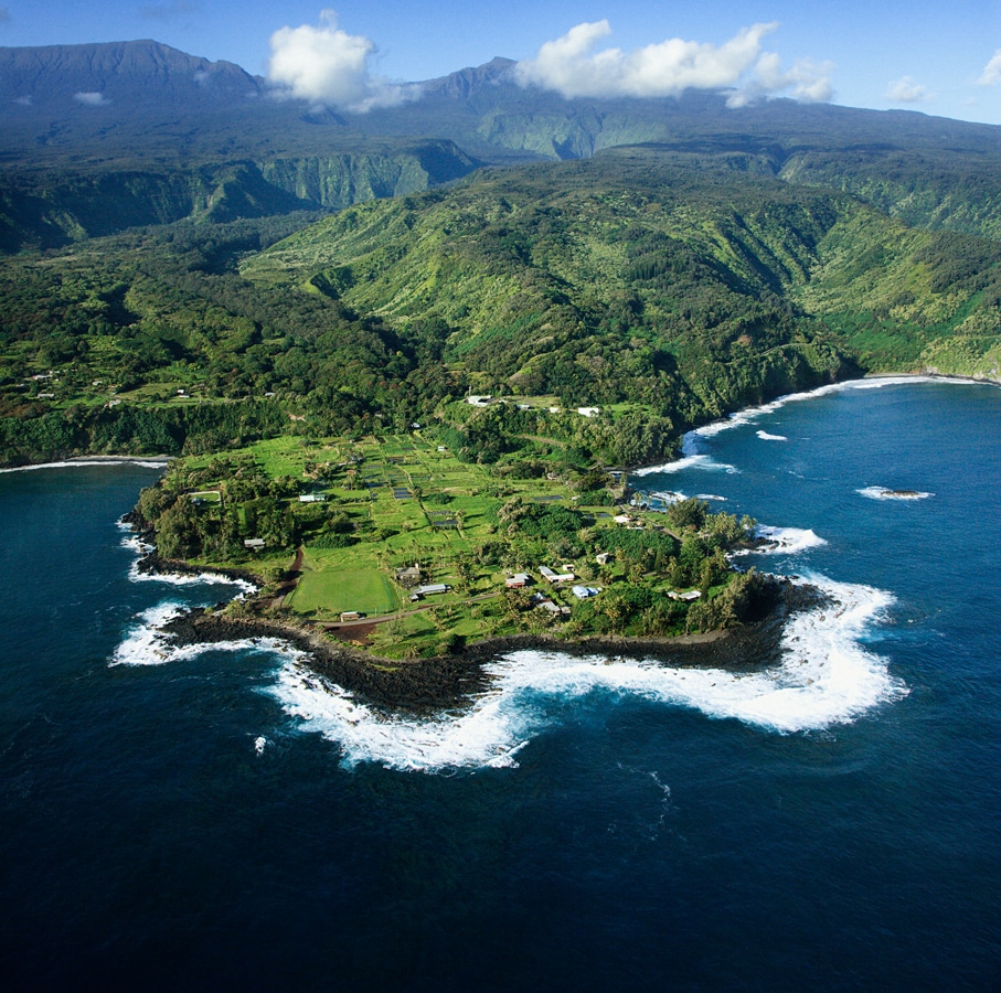 Havaj - Skalnaté pobřeží na ostrově Maui