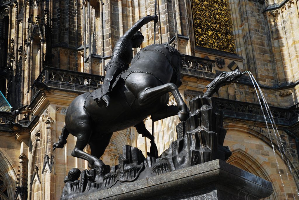 Bronzové sousoší sv. Jiří na Třetím nádvoří Pražského hradu