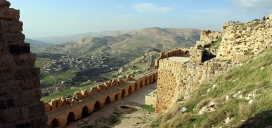 Hrad Kerak - pohled z hradeb na okolní krajinu
