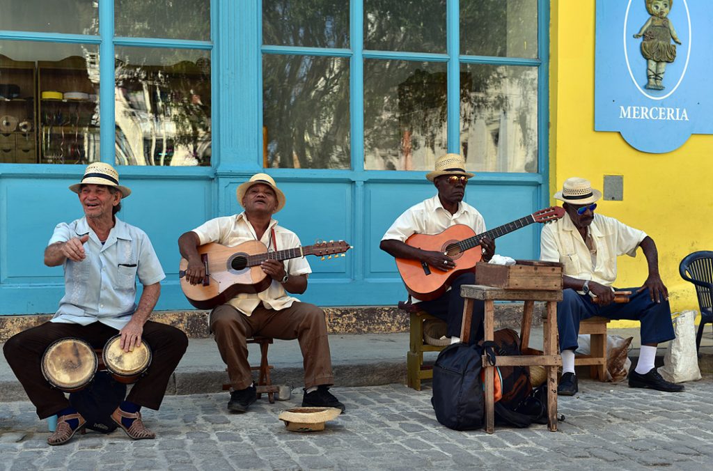 Pouliční hudebníci ve staré Havaně