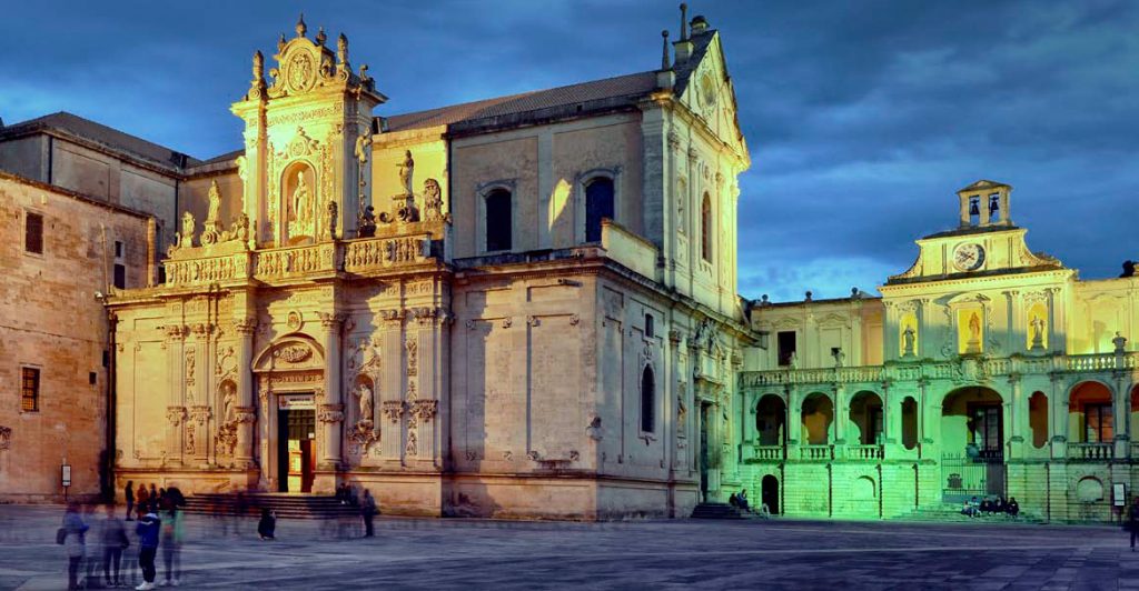 Lecce - Piazza del Duomo s katedrálou katedrála Nanebevzetí Panny Marie
