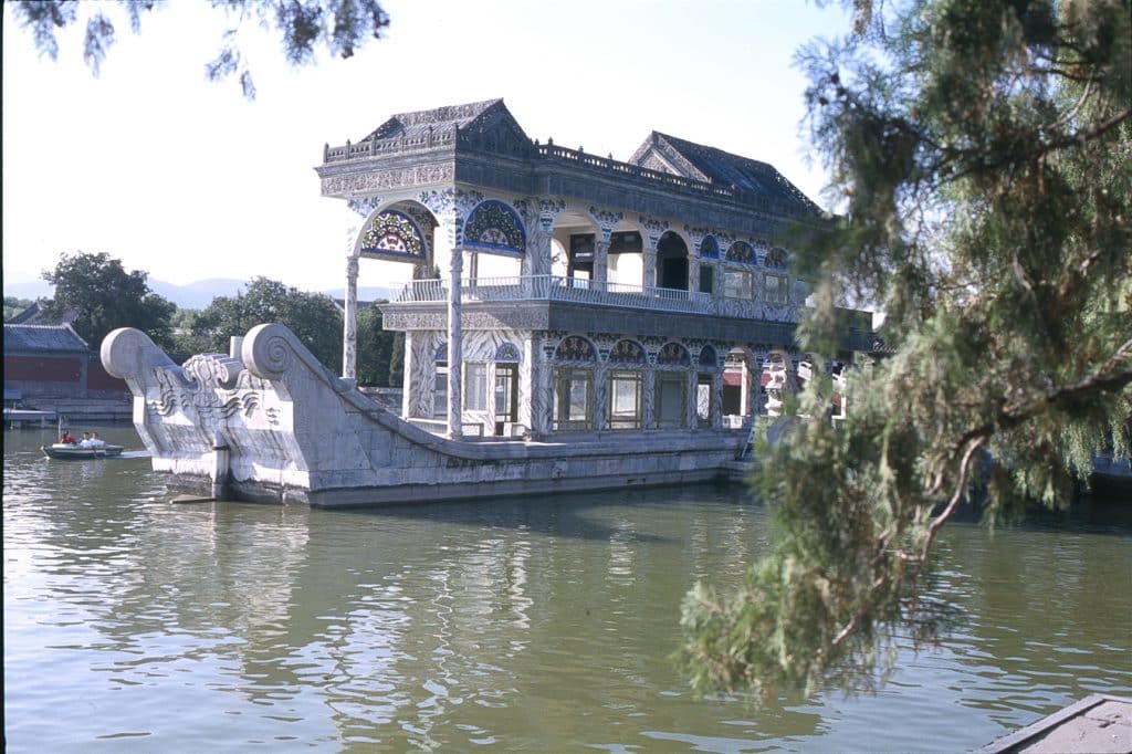 Letní palác v pekingu - altán na jezeře