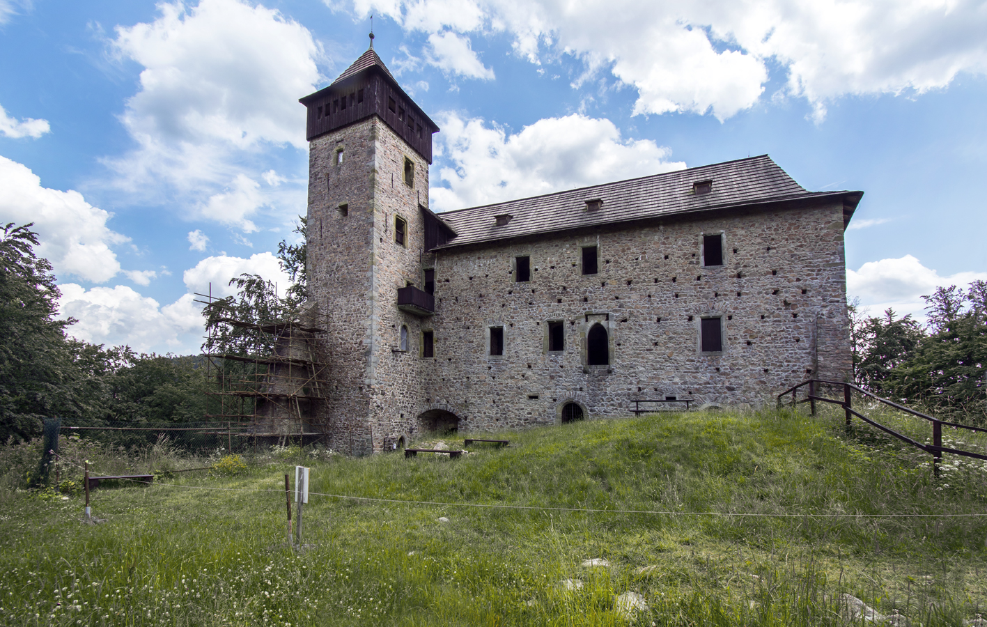 Celkový pohled na hrad Litice nad Divokou Orlicí