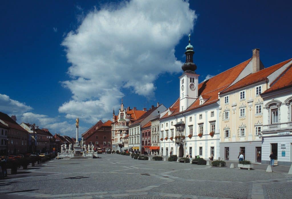 Maribor - Glavni trg (Hlavní náměstí) s morovým sloupem