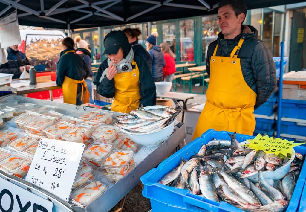 Normandská gastronomie - rybí trh v Dieppe