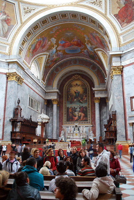 Interiér katedrály v Ostřihomi