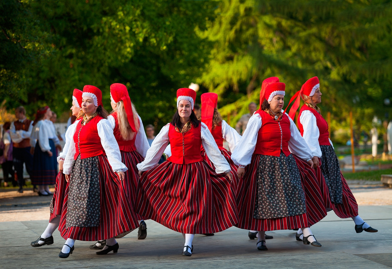 Estonské tanečnice při folklorním představení