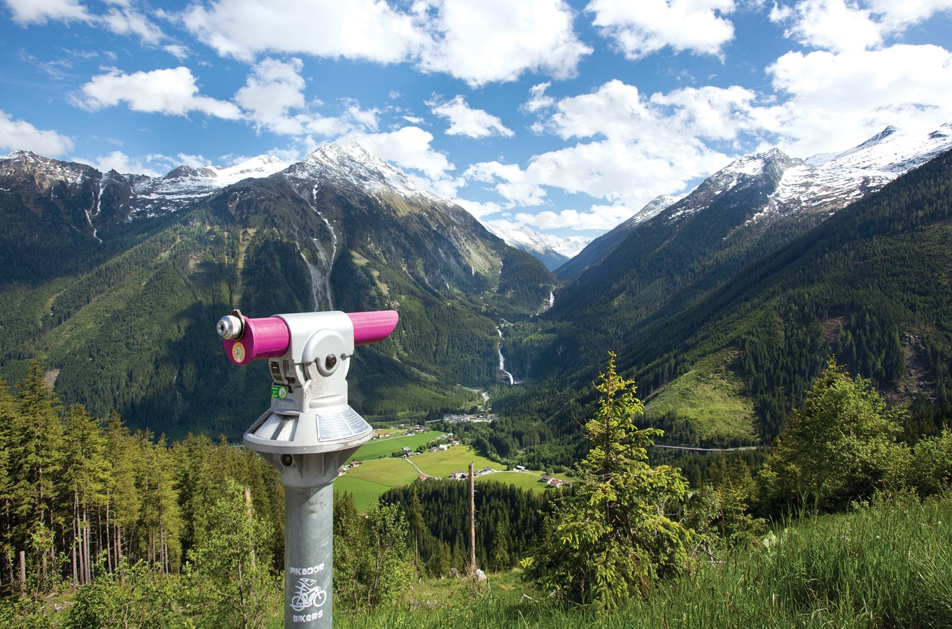 Rakousko - Vyhlídka na Krimmelské vodopády s dalekohledem