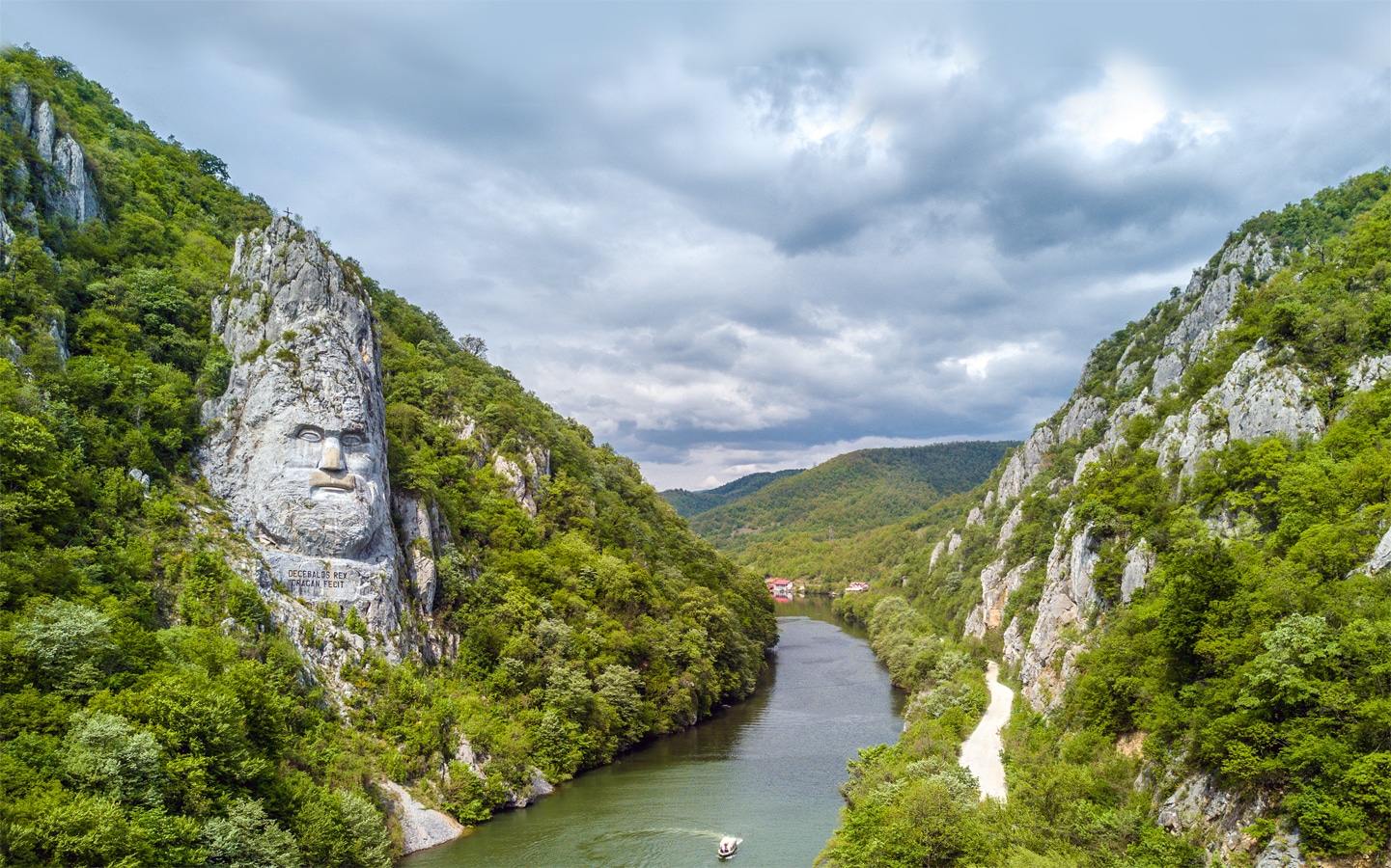 Rumunsko - hlava Decebala nad Dunajem