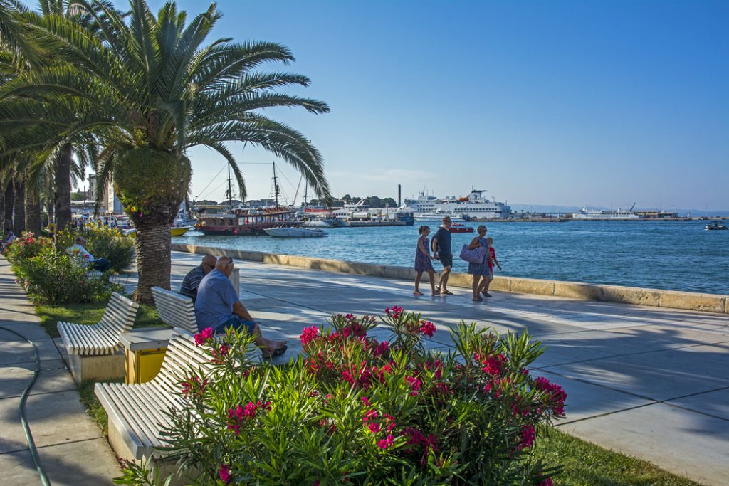 Split - Nábřežní promenáda před jižním průčelím Diokleciánova paláce