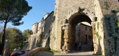 Volterra - Jedna ze dvou mohutných bran vedoucích do historického centra