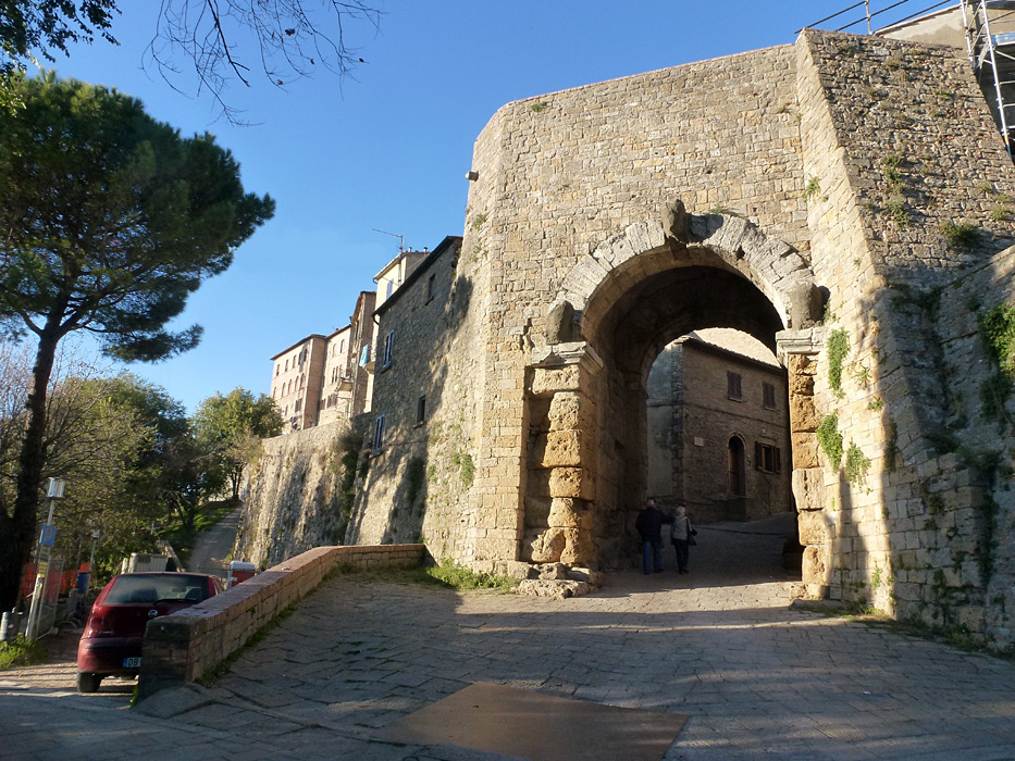 Volterra - Jedna ze dvou mohutných bran vedoucích do historického centra
