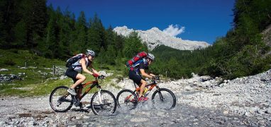 Schladmingské Taury - cyklisté na horských kolech