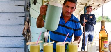Kubánská kuchyně - servírování koktejlů