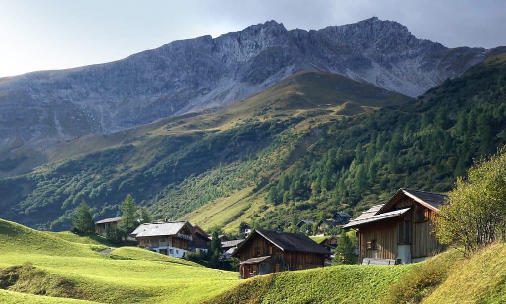 Lichtenštejnsko - Závěr malbunského údolí s vrcholem Augstenbergu