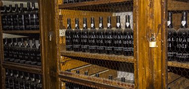 Lahve archivních vín Madeira