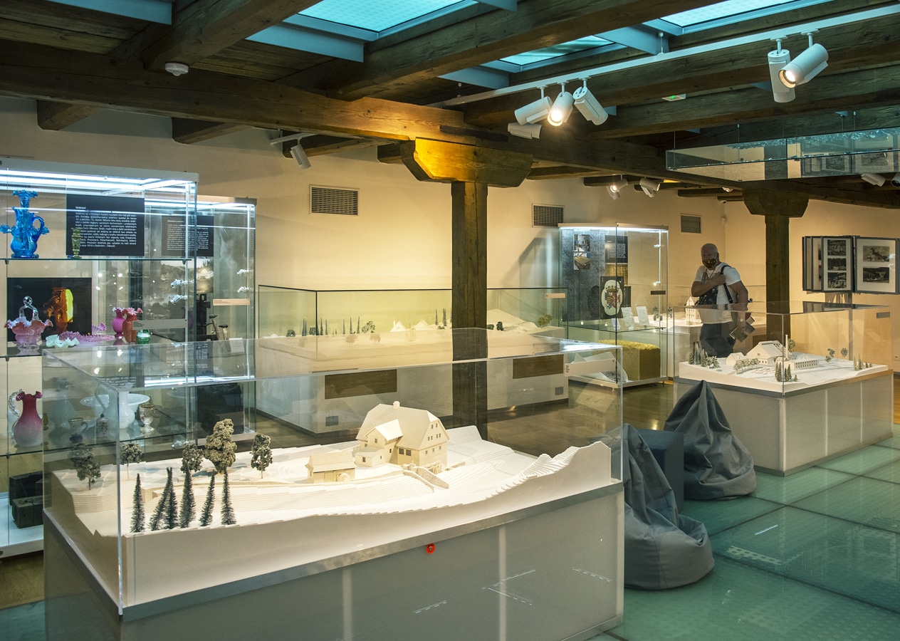 Muzeum Orlických hor - Expozice v prvním patře je věnována především tradičním řemeslům – Expozice v prvním patře je věnována především tradičním řemeslům