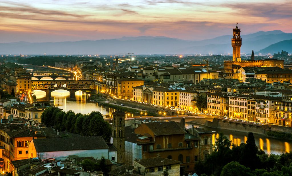 Florencie - Panorama starého města s Arnem a mostem Ponte Vecchio