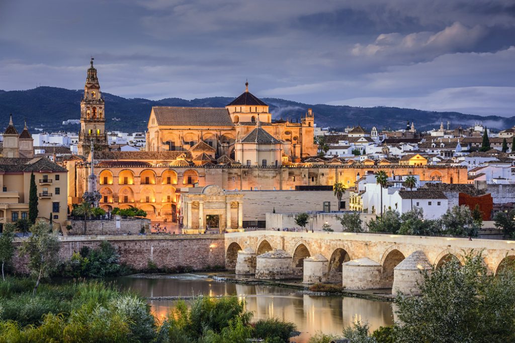 Córdoba - Římský most přes Guadalquivir a mešita/ katedrálaCordoba