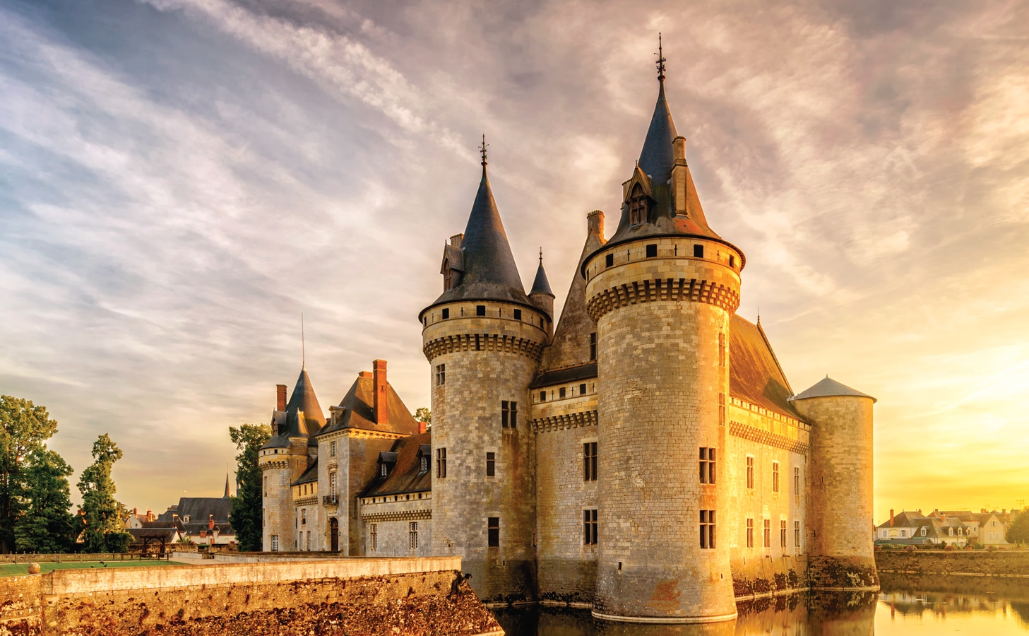 Zámky na Loiře - Vodní zámek v Sully-sur-Loire