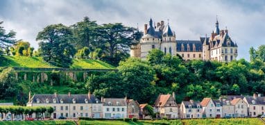 Zámek Chaumont - pohled na zámek přes Loiru