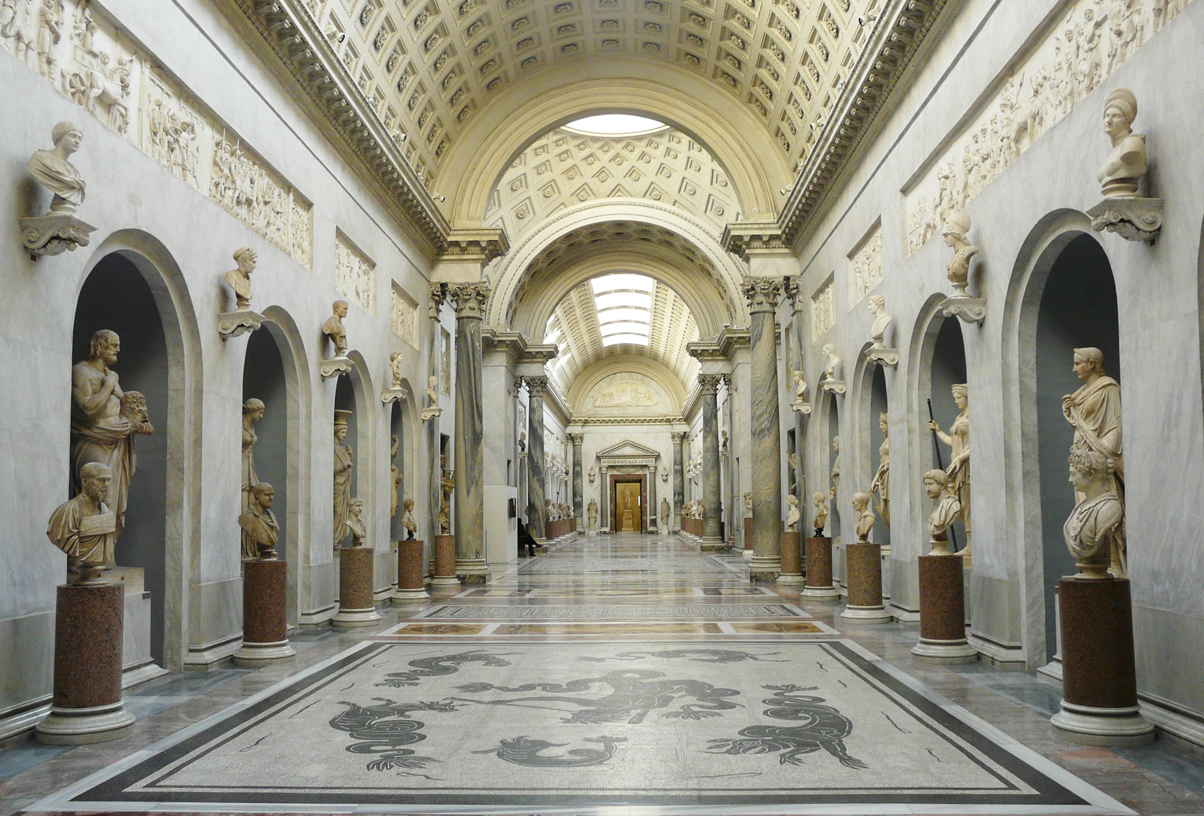 Světské muzeum (museo Profano) ve Vatikánu - pohled do interiéru Nového křídla (Braccio Nuovo)