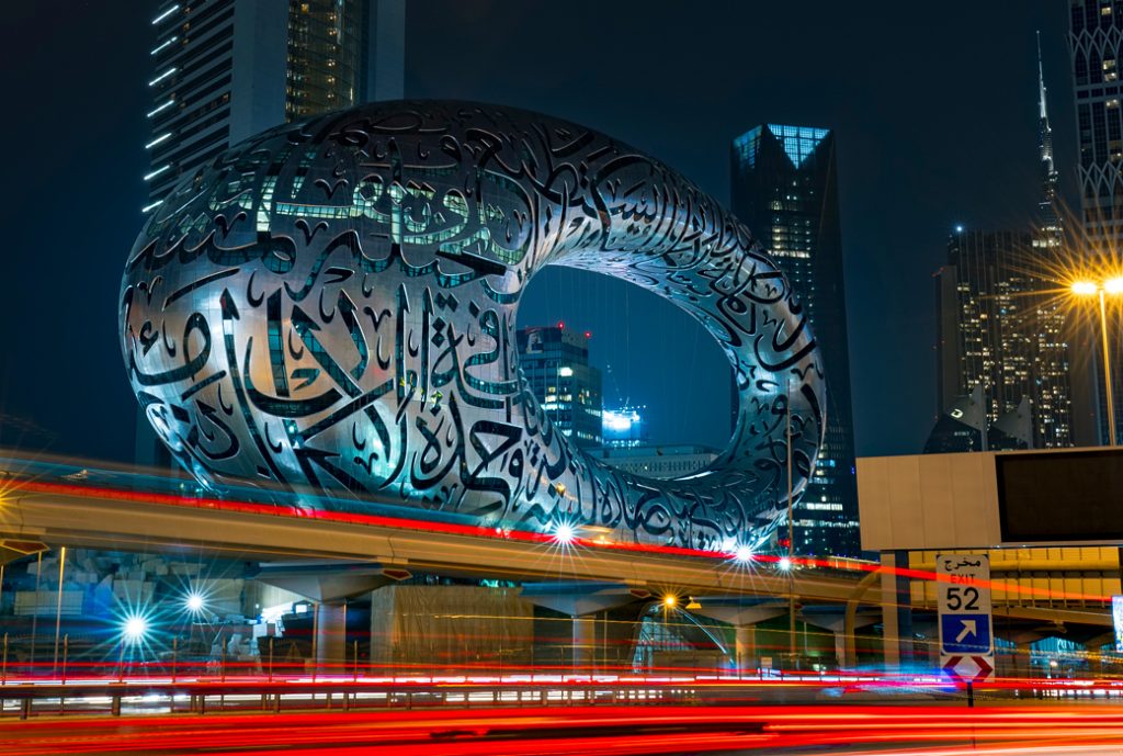 Umění v Dubaji - budova Muzea budoucnosti