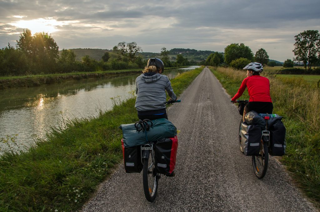 Burgundsko na kole - cyklostezka podél plavebního kanálu