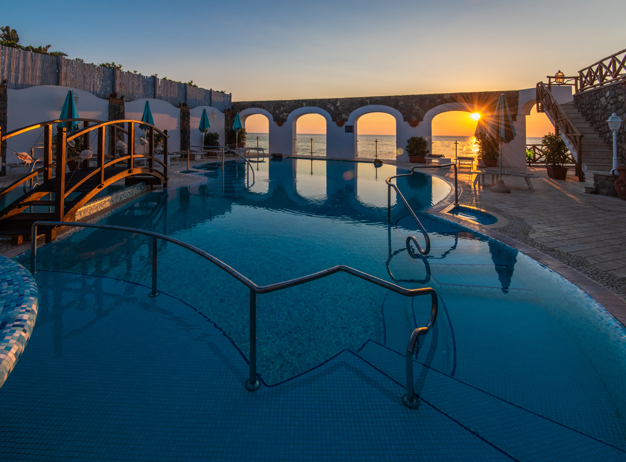 Poseidonovy zahrady - Ischia - bazén hotelu Tritone ve Foriu