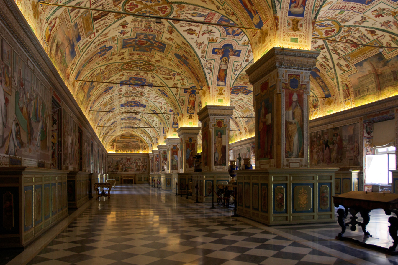 Vatikánská muzea - pohled do Vatikánská knihovna, pohled do Velkého sálu