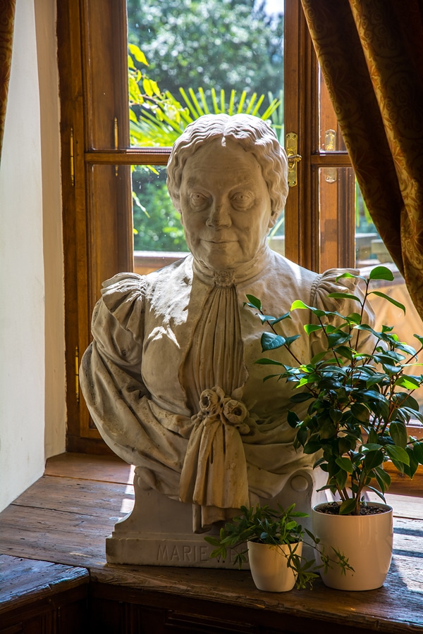 Zámek Lešná - busta Marie von Ebner-Eschenbach