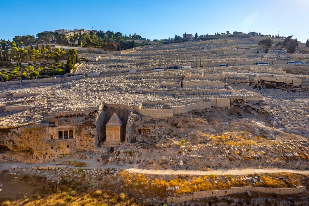 Olivetská hora - hřbitov na úpatí hory