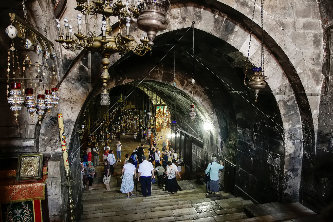 Olivetská hora v Jeruzalémě - vstup do svatyně u hrobu Panny Marie