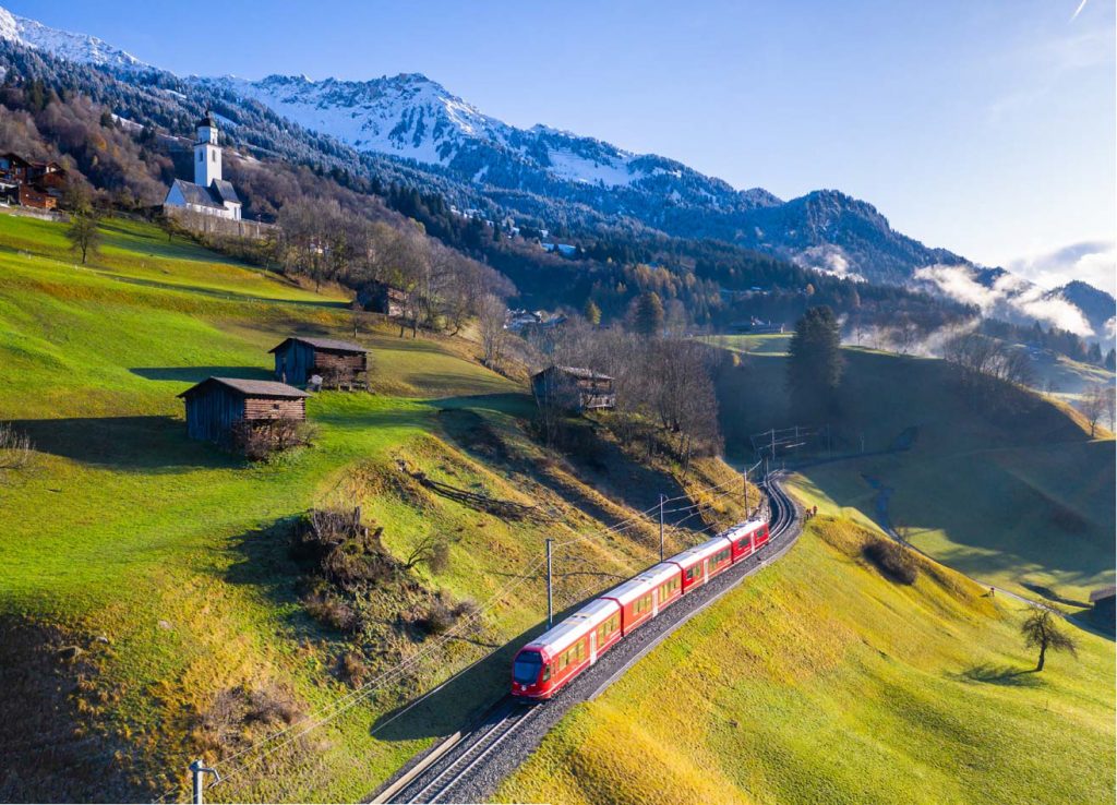 Rhétská dráha je významnou složkou veřejné dopravy v největším švýcarském kantonu Graubünden