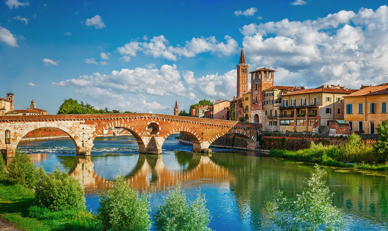 Verona - římský most Ponte Pietra přes řeku Adiži