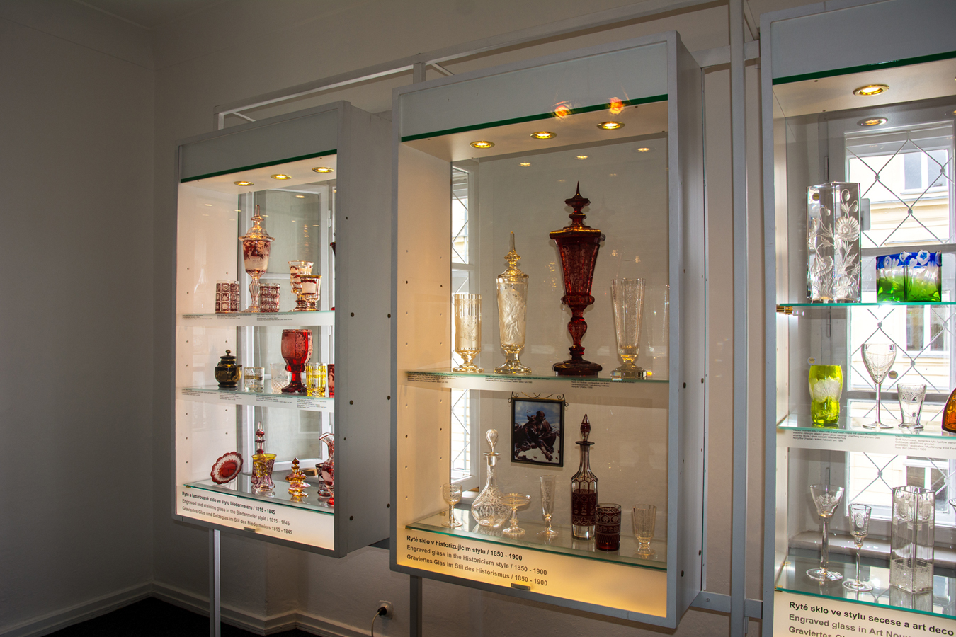 Nový bor - expozice muzea sklářství s broušeným sklem
