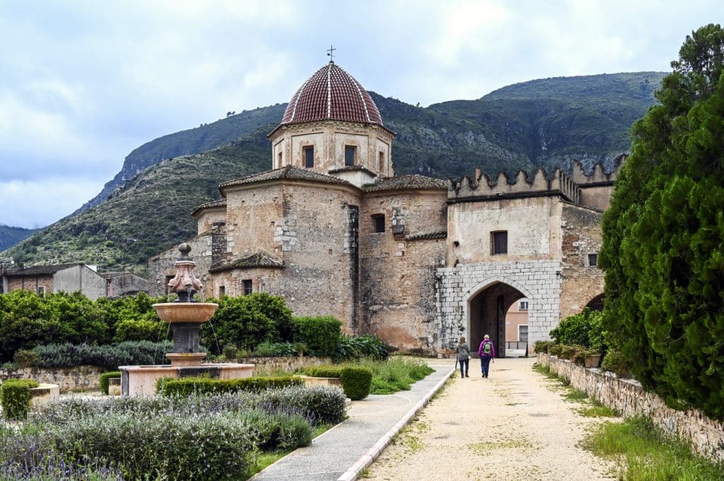 Valldigna - vchod do kláštera Santes Creus