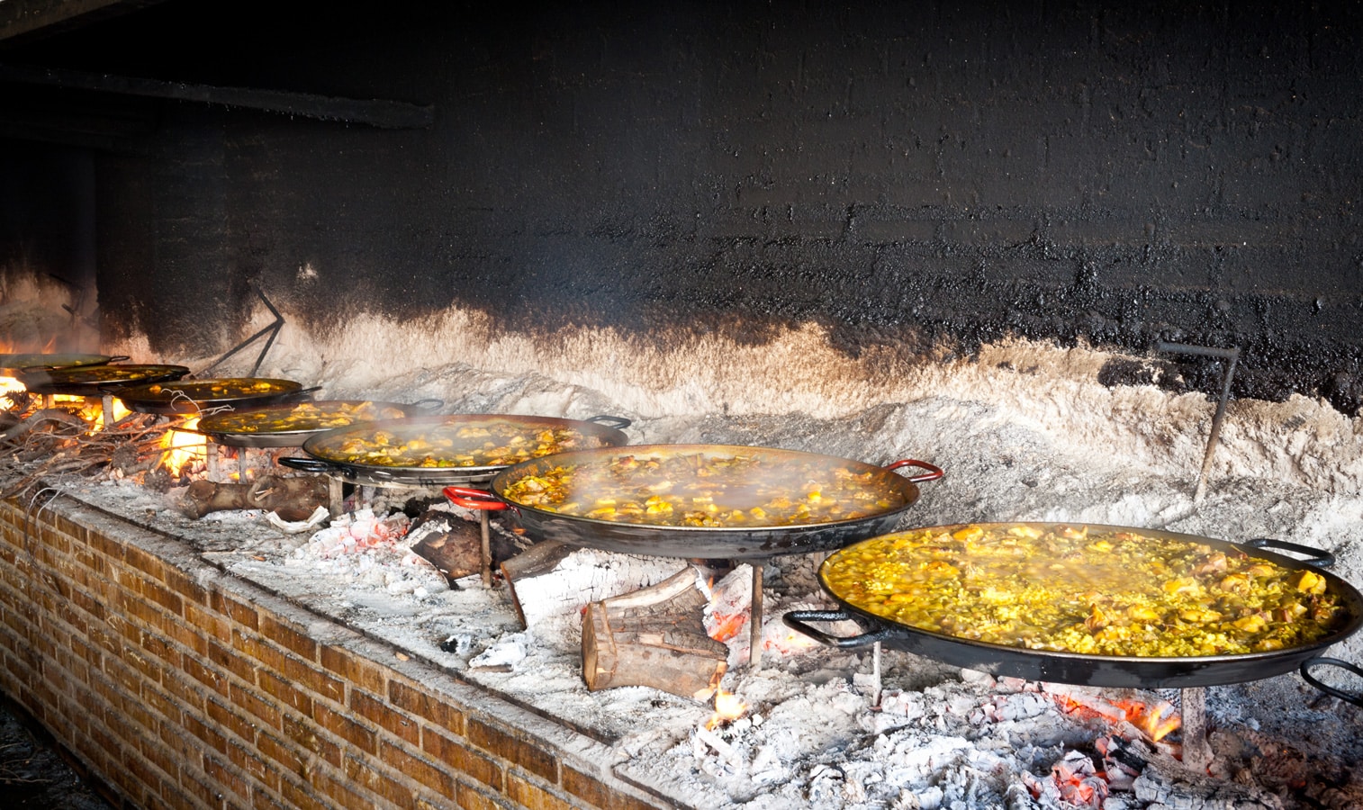 Paella - tradiční příprava na ohni