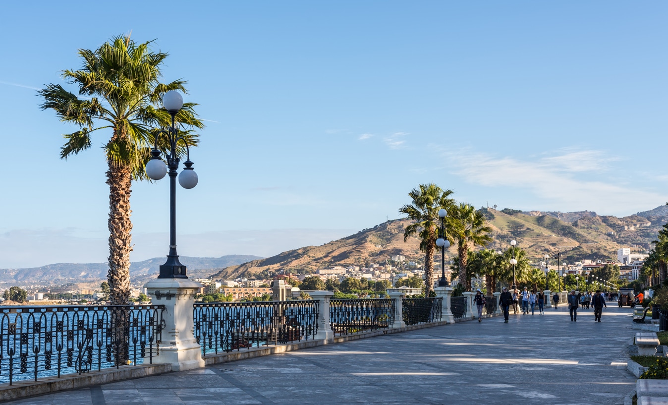 Reggio di Calabria - Nábřežní promenáda Lungomare Falcomatà