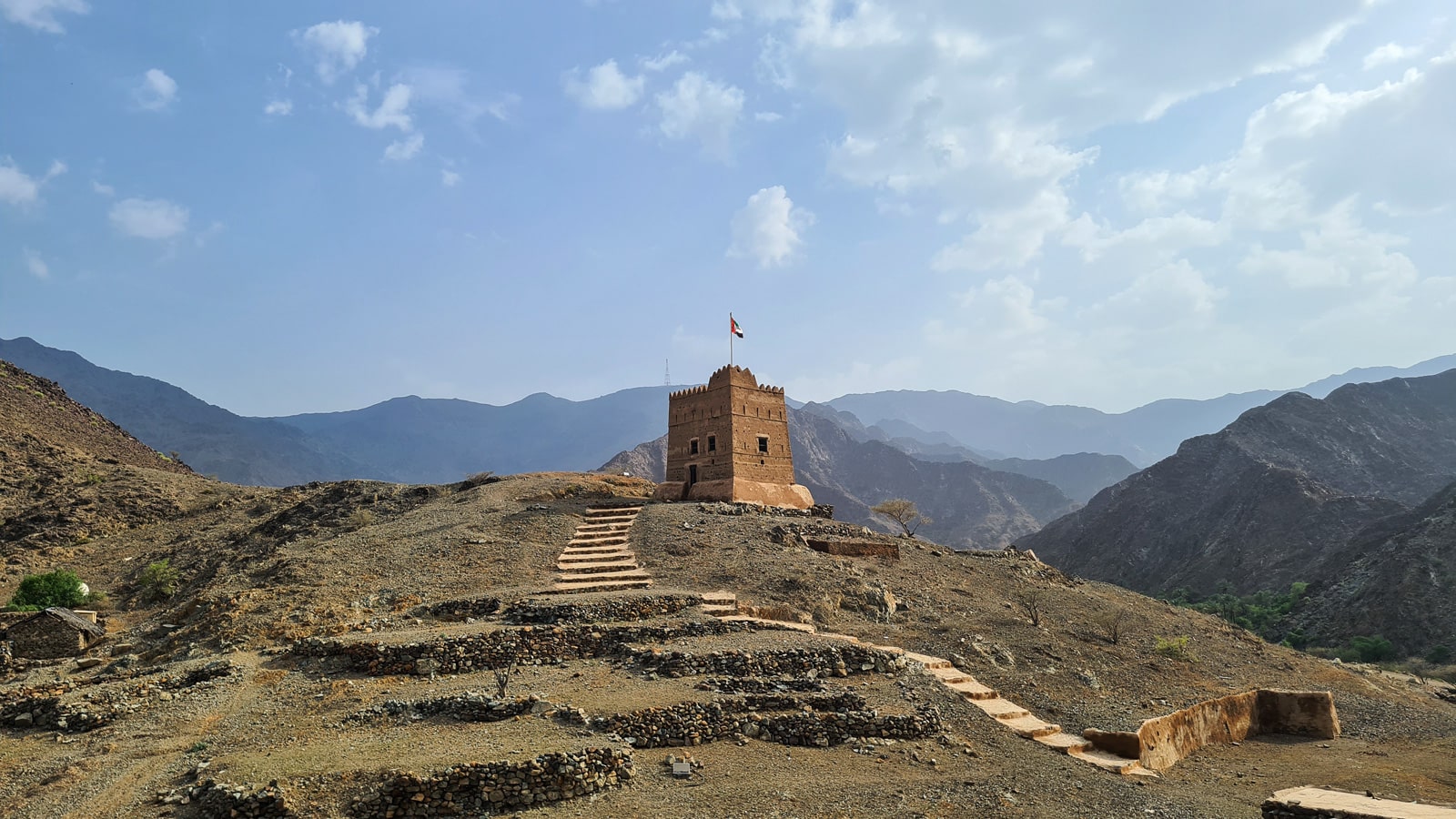 Fudžajra - pevnost al-Hajl na úpatí pohoří Hadžar