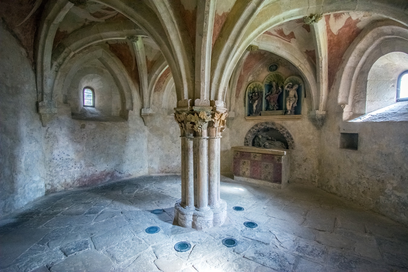 Kouřim - Kaple sv. Kateřiny s barokním výklenkovým oltářem