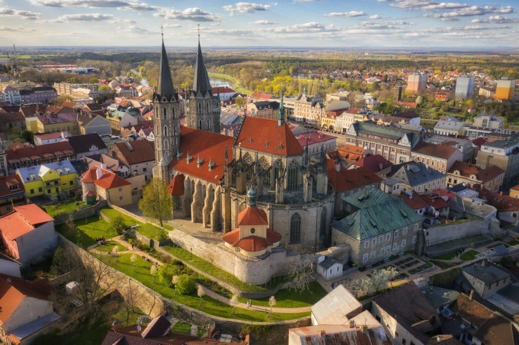 Kolín - letecký pohled na město v čele s gotickým chrámem sv. Bartoloměje