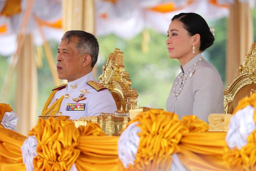 Thajský král Mahá Vatčirálongkón (Rama X.) s manželkou Sutchidou
