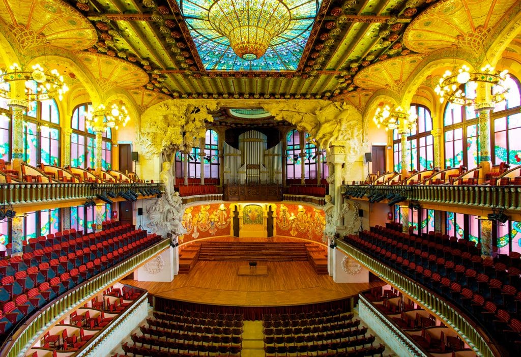 Katalánská secese - Hlavní sál Paláce katalánské hudby