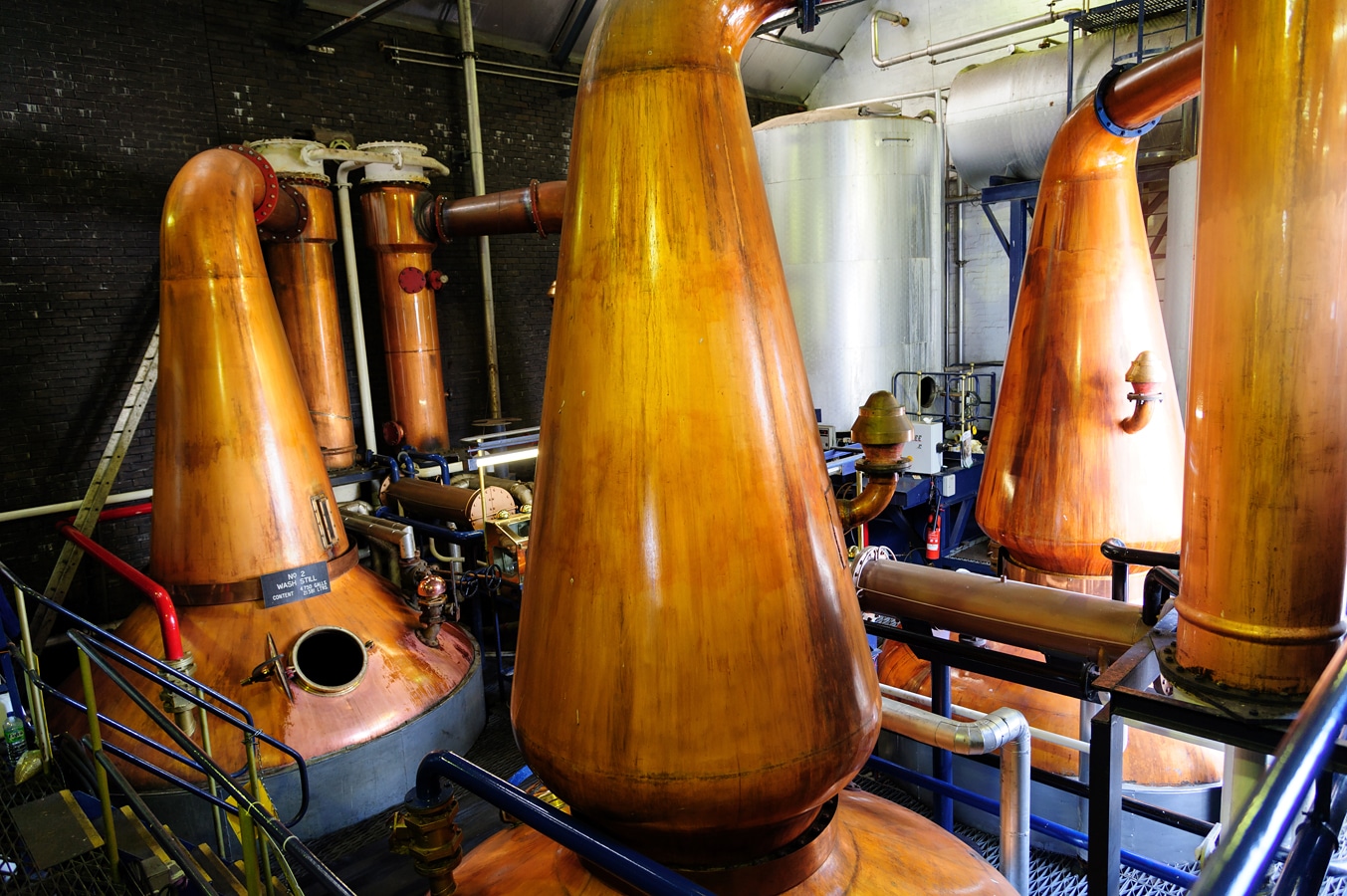 skotská whisky - Destilační zařízení v palírně Tullibardine