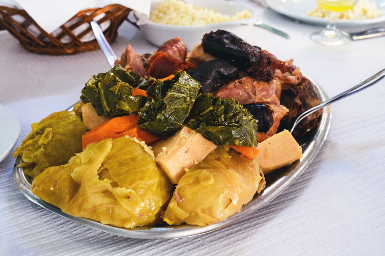 São Miguel - tradiční pokrm cozido das Furnas